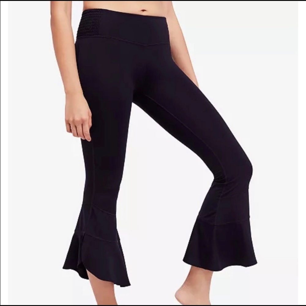 FREE PEOPLE FP Movement STARLIGHT Flare pants/leggings. Black. Size medium